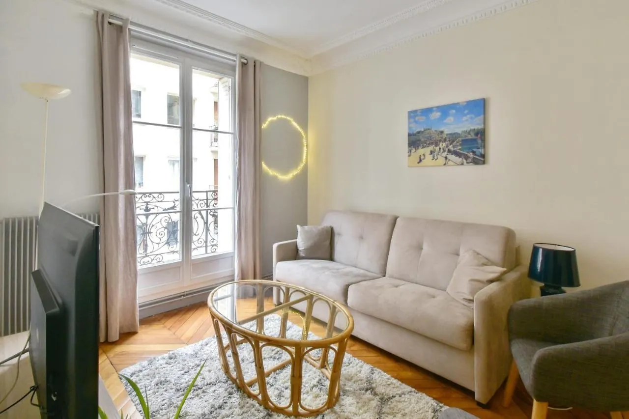 Appartement Haussman Et Son Balcon - Welkeys Paris 0*,  France