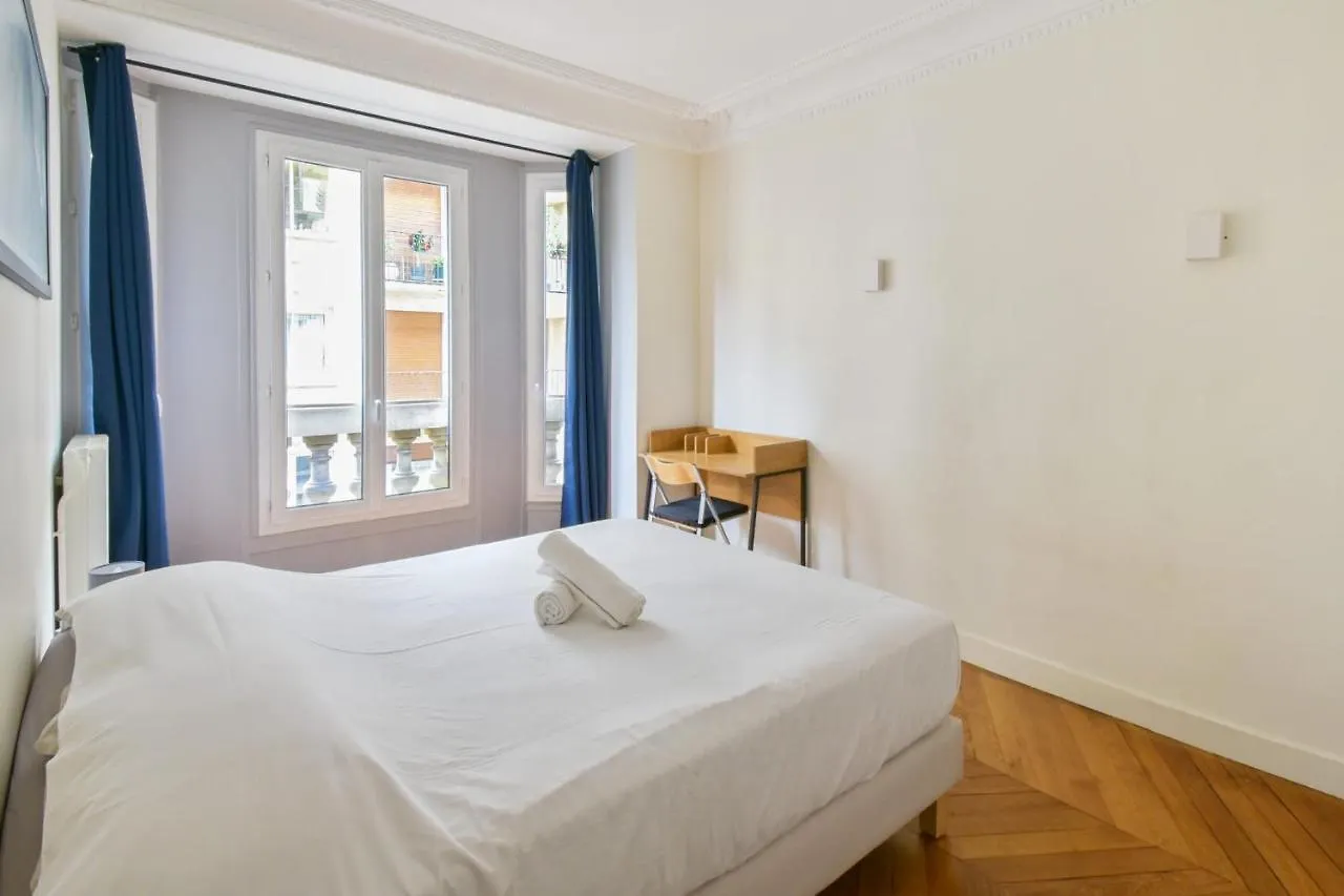 Appartement Haussman Et Son Balcon - Welkeys Paris