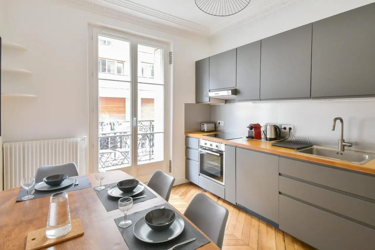 Apartment Appartement Haussman Et Son Balcon - Welkeys Paris