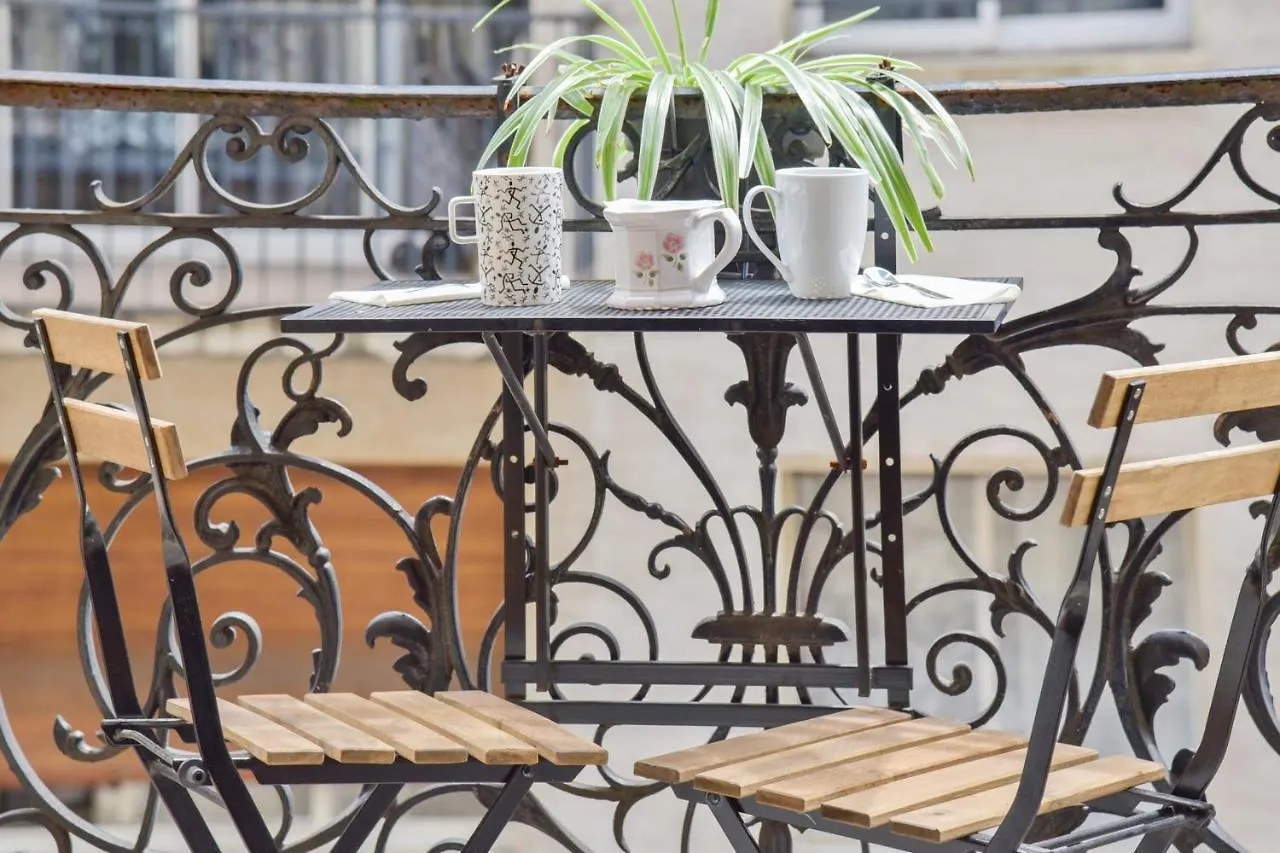 Appartement Haussman Et Son Balcon - Welkeys Paris